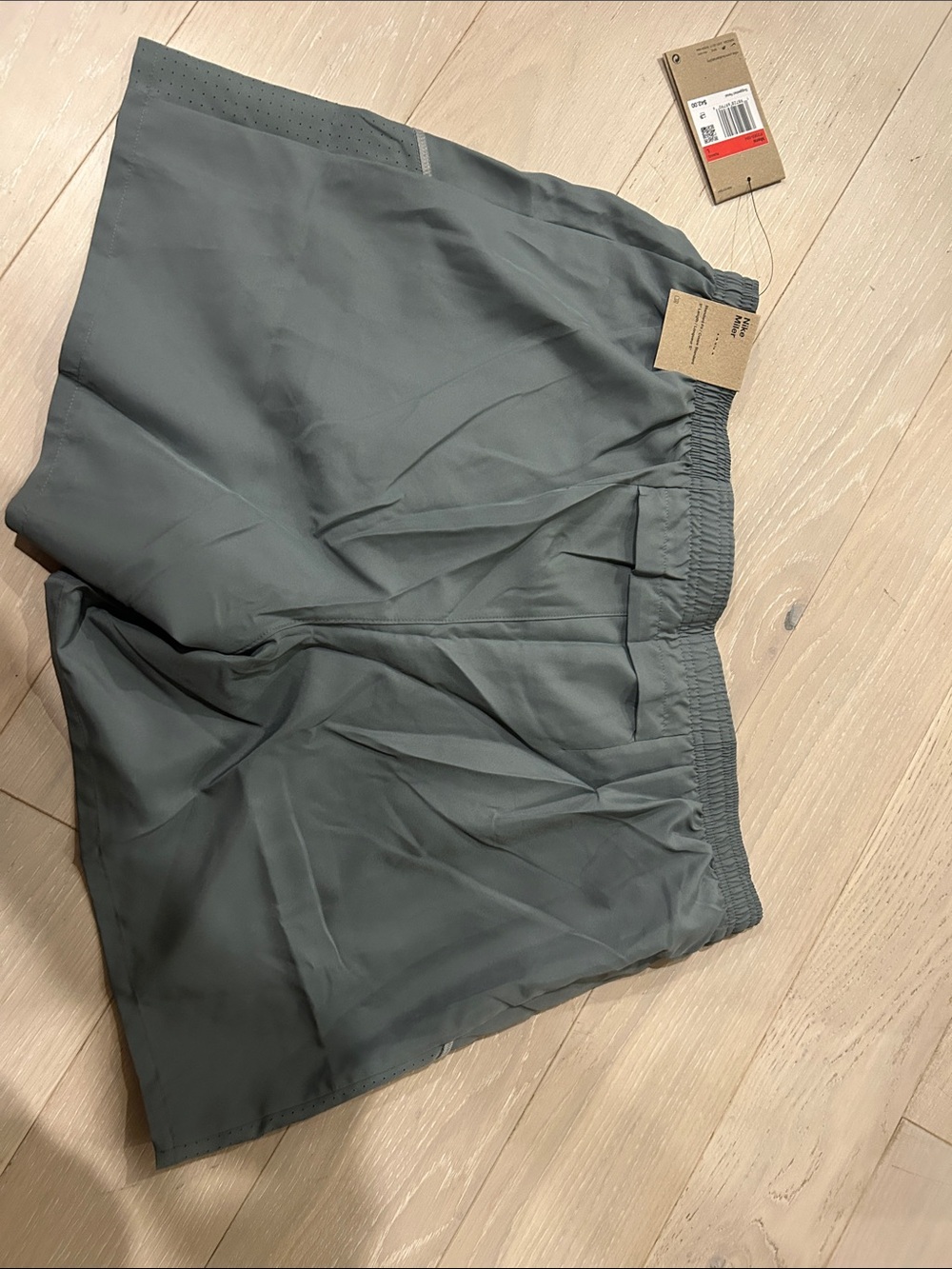 Nike Men’s Gray 5" Training Shorts - Picture 5 of 5